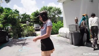 用热辣的真人秀满足你...