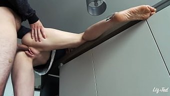 业余情侣自制厨房性爱录像带