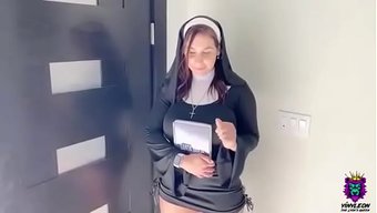 骚修女大胆秀出自己的...