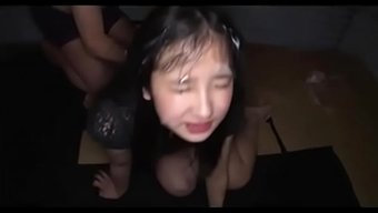 火辣妹子在日本被一群...