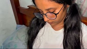 美女被硬屌作为对可爱...