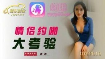 亚洲少女在荣耀洞里骑...