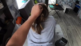 和继妹拳交和撒尿