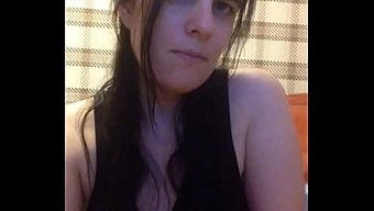拥有大胸部的业余熟女