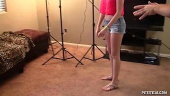 小巧玲珑的少女被操