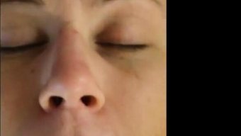 给我的朋友一个面部射精