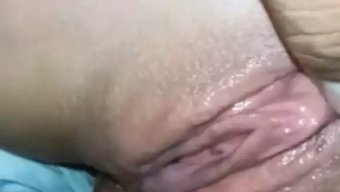 妻子的阴道被强烈的自...