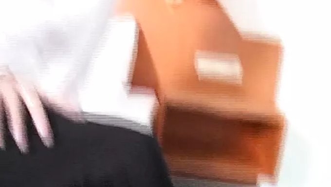 德国红发熟女在酒店房间里的业余首次亮相