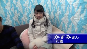 亚洲大学女孩接受了一...