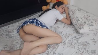 我在宿舍里和我的继女...