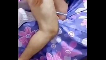 她对继母的紧张警告导...