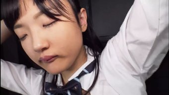 亚洲大学生在她的宿舍...