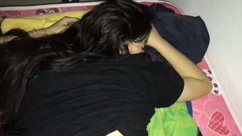 18+西班牙少女被继...