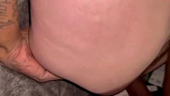 最大的屁股少女(18...