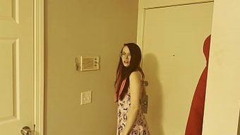 诱人的继女从大学回来...