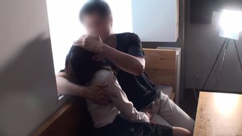 一个办公室女郎勾引了...