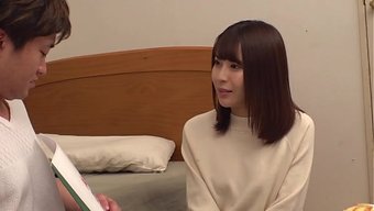 继兄弟第一次和女孩子...