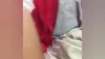 看一个英俊的年轻男子...
