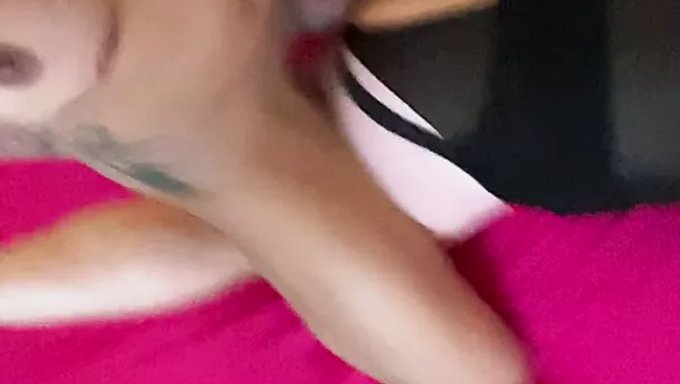 Roberta Cortes在这个高清视频中接受了一根大鸡巴