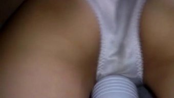 妻子用性玩具独自玩耍