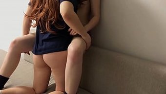 美丽的女同性恋穿着内...