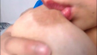 大乳头和大奶子:哥伦...