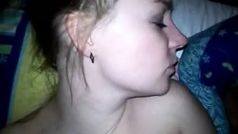 男友和女友热情做爱