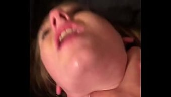 真正的业余女孩被舔阴部