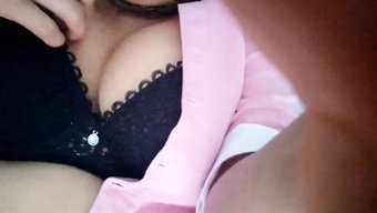 诱人的少女勾引她的继...