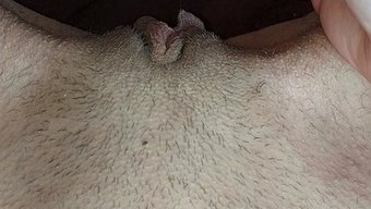 波兰少女湿淋淋的阴户...