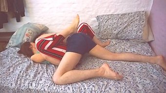 一对夫妇与红发女郎享...