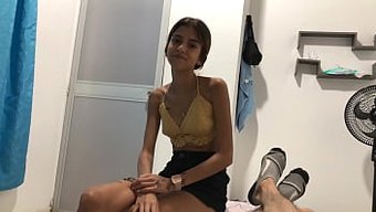 小继妹在这部火辣的视...