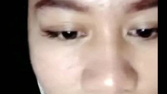 成熟的妈妈们排队参加...