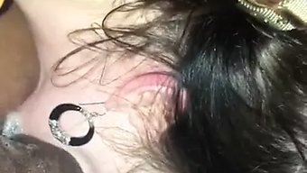 大黑屌在车里公共口交