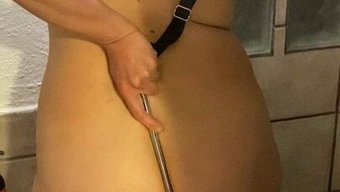 女孩们用女孩玩具:用...