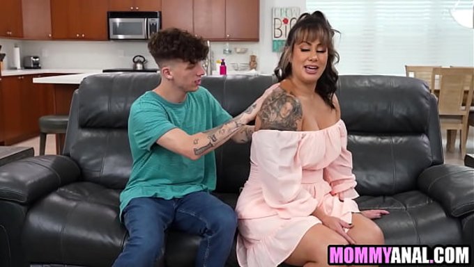 疯狂的继母misty Meaner和儿子ethan Seeks疯狂乱搞