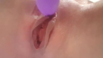 女孩自慰:看她弹跳她的豆豆