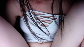 女孩自慰:Bella...