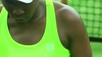 胸部丰满的网球宝贝的乳头
