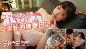 操一个年轻女孩的大屁...