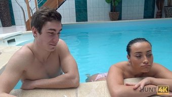 欧洲牛仔骑着她男人的阴茎