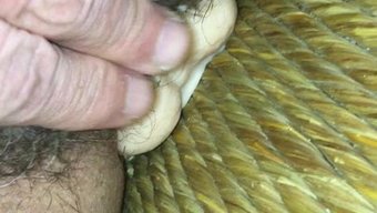 成熟的熟女享受手指和...
