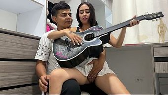 练和弦让我湿漉漉的小穴求他